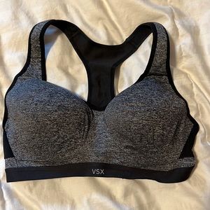 34 D Victoria’s Secret sports bra